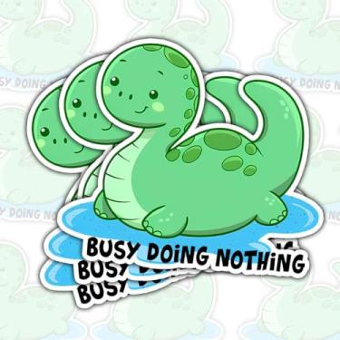 Imagem de Adesivo (3 peças) Busy Doing Nothing – Decalque de vinil engraçado com citação de dinossauro preguiçoso Nessie à prova d'água para laptop, garrafa de água, diário, copo, presente perfeito para