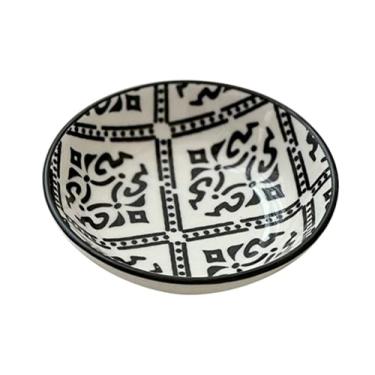 Imagem de prato de lanche Tigelas e pires de cerâmica podem ser usados ​​para acomodar diversos molhos, nozes, etc tigela de sopa