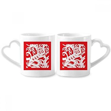 Imagem de Conjunto de canecas de porcelana de casal do zodíaco da China com corte de papel e coração