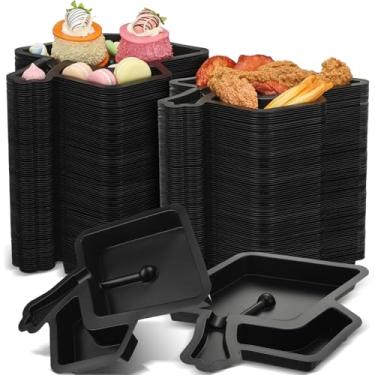 Imagem de Yungyan 50 peças de pratos pretos de graduação pratos descartáveis de plástico para servir pratos em forma de chapéu graduado classe de 2025 graduados bandeja de servir pratos de lembrancinhas de