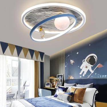 Imagem de Luminária de teto LED, com intensidade regulável, em formato de astronauta planetário embutido, ideal para quarto infantil, adequada para quartos de meninos e salas de jogos (50 x 16 cm)