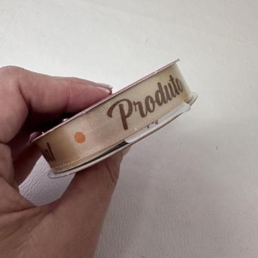 Imagem de Fita de Cetim Creme 15 mm Frase Produto 100% Artesanal 10 mt COR 140 F