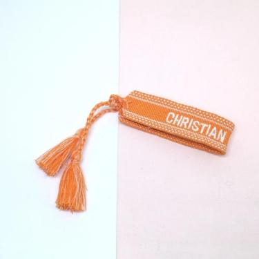 Imagem de Pulseira Artesanal com Letra e Borla  Ajustável, Unissex em Tecido Est