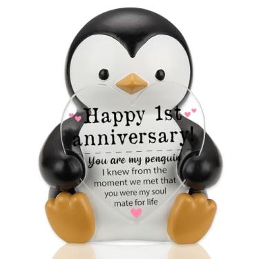 Imagem de Pinguim amoroso de 1º aniversário - presente temático para casais, doce lembrança para amantes, presente ideal para casais que celebram seu primeiro ano juntos, decoração charmosa de pinguim para casa