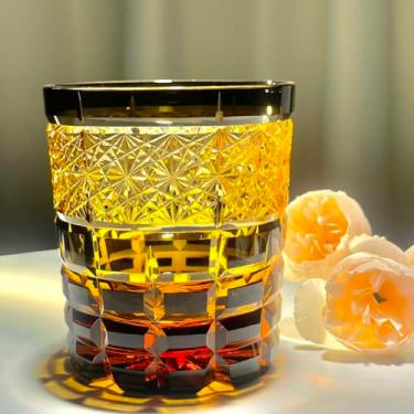 Imagem de suigetsu Copo de uísque de cristal japonês, 290 ml, preto âmbar, padrão gravado, copo de pedras antiquado com caixa de presente (âmbar brilhante)