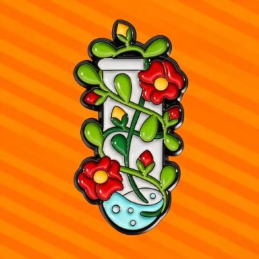 Imagem de Frasco de ciência botânica, broche esmaltado, videira floral com flores vermelhas em tubo de teste de laboratório, alfinetes de lapela, acessórios botânicos de química para amantes de plantas