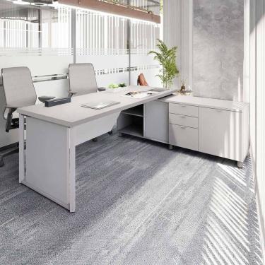 Imagem de Mesa de Escritório Diretor em L 180cm com Armário Lateral e Caixa de Tomadas Corporate Cinza