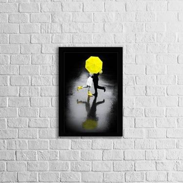Imagem de Quadro Casal Na Chuva Com Sombrinha Amarela 45X34 Preta