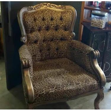 Imagem de Poltrona Luiz XV - Tapeçaria Nazareno, Cinza