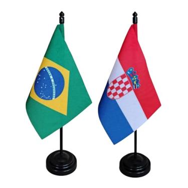 Imagem de Bandeiras de Mesa Brasil e Croácia, 26cm Altura, 18x11cm, Tecido Oxford, Base Plástica, Kit com 2 Unidades, para Escritório e Eventos