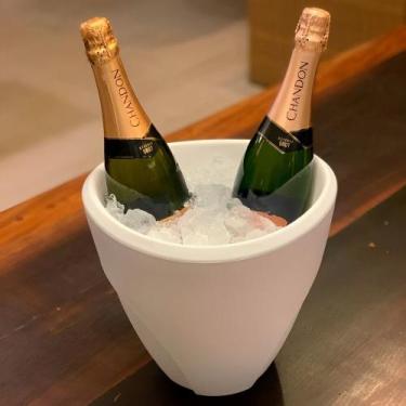 Imagem de Champanheira Elegante Branca 5L: Ideal para Refrigerar Bebidas em Even