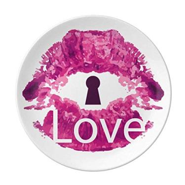 Imagem de Prato decorativo de porcelana Salver para o Dia dos Namorados com detalhe de lábios rosa