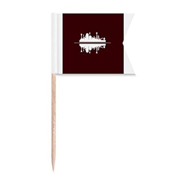 Imagem de Sinalizadores de palito de dente com reflexão simbólica, paisagem urbana, ambiente arquitetônico, marcação de etiquetagem para festas, bolos, alimentos, queijo