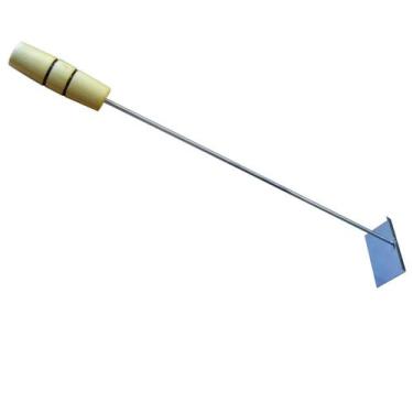 Imagem de Rastelo Para Churrasqueira 59cm Com Cabo De Madeira - Riomar Equipesca