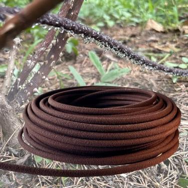Imagem de Cercis Chinensis Tubo de mangueira de imersão de 1/10 pol. por 3 m para irrigação por gotejamento, uso em horta, plantadores e bordas, 30 metros, marrom