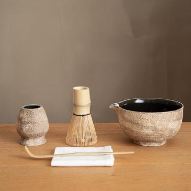 Imagem de WUSEI Conjunto de 6 peças de batedor de matcha japonês, conjunto de matcha de cerâmica feito à mão com tigela (Chawan), batedor de bambu (Chasen) e suporte, colher, peneira e toalha de chá, kit matcha