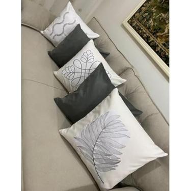 Imagem de Kit 5 Capas de Almofadas Decorativas 45x45cm em Tecido Suede com Bordado e Zíper Invisível – Sofá, Cama e Poltrona(Cinza palha)