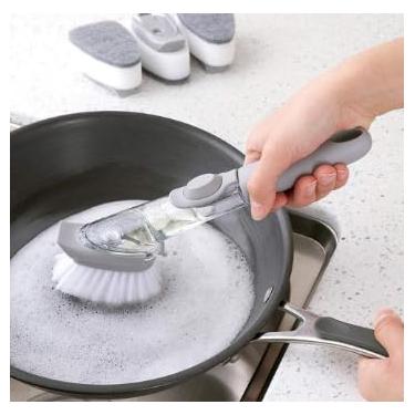 Imagem de Escova de Limpeza 2 em 1 com Dispenser de Detergente — Esponja e Escova para Limpeza de Louças, Panelas, Pias e Azulejos | Design Ergonômico, Cor Cinza, 150ml