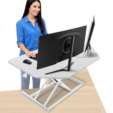 Imagem de Conversor de mesa de canto branco ajustável de 96,5 cm, suporte de mesa com um clique para sentar para ficar em pé, pré-montado para monitor duplo e estação de trabalho de laptop