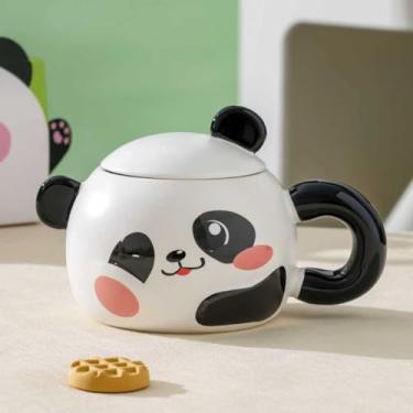 Imagem de Caneca de cerâmica em forma de panda com tampa design de animal fofo xícara de chá de café uso diário mesa de escritório em casa decoração divertida superfície lisa suporte de bebidas quentes e frias