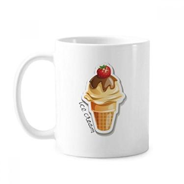 Imagem de Caneca de cerâmica em formato de cone de sorvete doce de chocolate morango