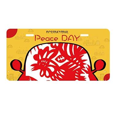 Imagem de DIYthinker Placa de licença de animal de galo cortado em papel do zodíaco da China Decoração de carro Dia da Paz