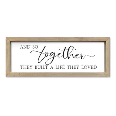 Imagem de SRSZHIYUE And So Together They Built A Life They Loved Wall Decor 40.6 cm × 15.6 cm Placa de parede emoldurada de madeira para quarto principal acima da cama (madeira)