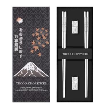 Imagem de TIICOO Conjunto De 2 Pares Pauzinhos Metal Reutilizáveis Banhados A Titânio, Aço Inoxidável 18/8 Com Suporte, Laváveis Na Máquina Lavar Louça, Antiderrapantes, Estilo Japonês, Gravados Laser, Para P