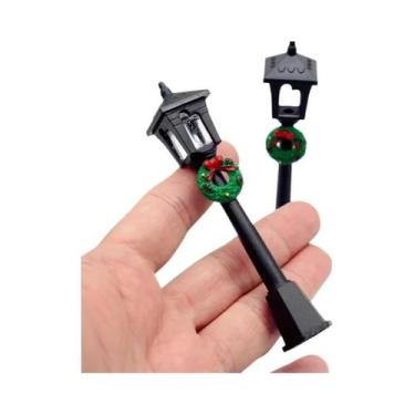 Imagem de Mini Poste De Luz Preto De Natal Com Guirlanda Festiva E Enfeites De E