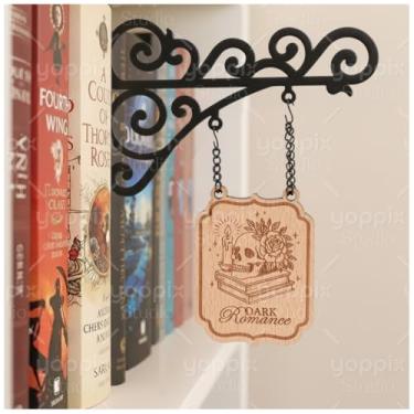 Imagem de Sinais de taberna YOPPIX Book Nook - Decoração de prateleira medieval com suportes para pendurar, divisórias de gênero de livro de romance sombrio para biblioteca doméstica, organização de estante e