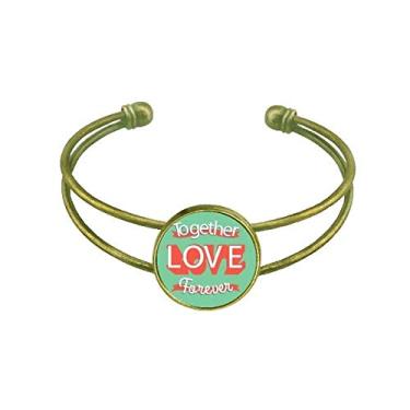 Imagem de Pulseira Together Love Forever Dia dos Namorados retrô com punho aberto