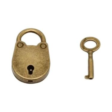 Imagem de Desbloquear o charme do passado com este mini antigo cadeado de metal 