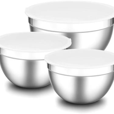 Imagem de Kit 3 Bowls de Inox com Tampa Hermética Sofisticado – Conjunto de Tigelas Empilháveis 1,5L 2L 3L para Cozinha, Salada, Massa e Armazenamento Premium (Tampa branca)