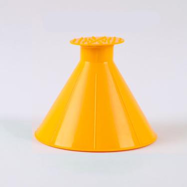 Imagem de 1 peça de ferramentas de remoção de neve de carro de inverno, pá de neve de plástico para para-brisa, raspador de gelo e escova de neve, seguro e não danifica o vidro (amarelo)