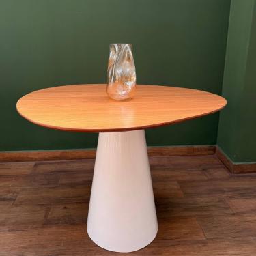 Imagem de Mesa De Jantar Cone Redonda Orgânica Sol 120x110cm Madeira E Laca