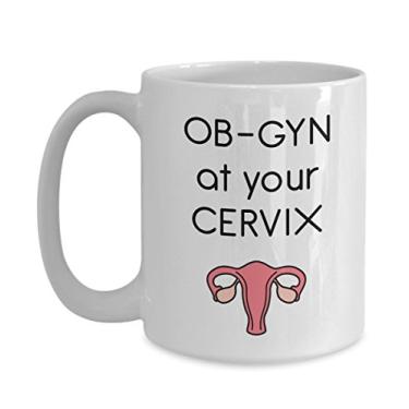 Imagem de Caneca de trocadilho médico – OB-GYN at Your Cervix – Caneca de café de cacau quente divertido – ideia de de Natal