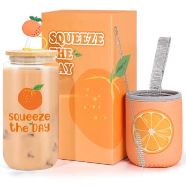 Imagem de Dosuarue Xícara laranja, xícara de café gelado, copos de vidro fofos de 473 ml com tampas e canudos - copo de caneca em forma de lata, copo de vidro - Natal, presentes de aniversário para mulheres,
