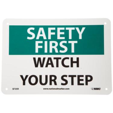 Imagem de NMC Placa SF35R OSHA, Legend "Safety First - Watch Your Step", 25,4 cm de comprimento x 17,7 cm de altura, plástico rígido, preto/verde em branco