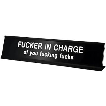 Imagem de Toplusesse Fucker in Charge of You Fucking Fucks placas engraçadas de mesa para escritório novidade placa de identificação decoração de escritório homens mulheres chefe colega de trabalho presente