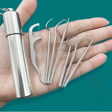 Imagem de Kit Limpeza Oral com 7 peças. Portátil: Palito, Fio Dental, Palitos Re