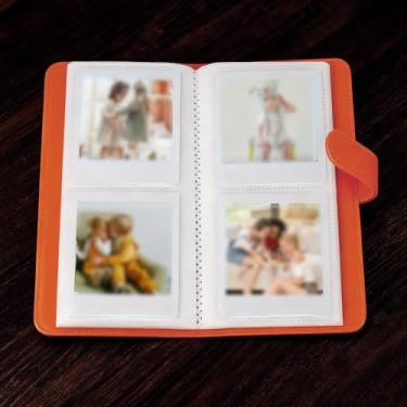 Imagem de Álbum de fotos laranja de poliuretano com 80 bolsos para câmeras Polaroid Square