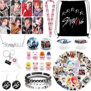 Imagem de Japior Presentes Stray Kids, produtos Kpop Stray Kids com bolsa com cordão, 8 emblemas de desenhos animados, 50 adesivos, 8 cartões de foto, 3 pulseiras de design, colar, brincos, chaveiro, cordões