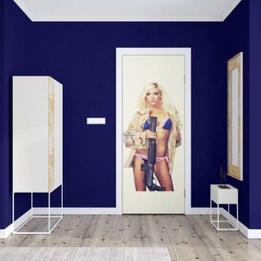 Imagem de Adesivo de Porta Loira Armada 06 - Império da Impressão, M - 80cm X 21