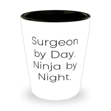 Imagem de Cirurgião inspirador, cirurgião por dia Ninja por noite, copo motivacional para colegas de trabalho de colegas