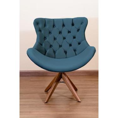 Imagem de Poltrona Decorativa Júlia Pé Giratório de Madeira Capitonê - Squadra D