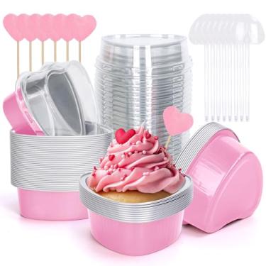 Imagem de FYSUIMU 100 peças de formas de bolo em forma de coração para o dia dos namorados, mini copos descartáveis de folha de alumínio rosa com tampas, colheres e enfeite de cupcake para casamento, dia das
