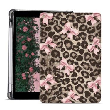 Imagem de AdorableWhimsy Linda capa de laço rosa para iPad 10ª geração 2022 11 polegadas/iPad (A16) 11ª geração 2025 11 polegadas estampa animal design estético capa protetora de couro dobrável capa traseira