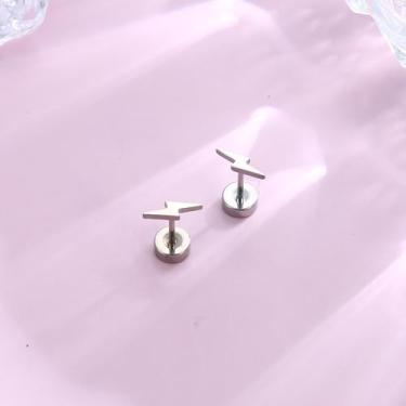 Imagem de Brincos pequenos com costas planas para mulheres e homens, banhado a ouro 14K, aço inoxidável cirúrgico, minúsculo parafuso relâmpago, cartilagem, para orelhas sensíveis, standard, Aço inoxidável, Sem