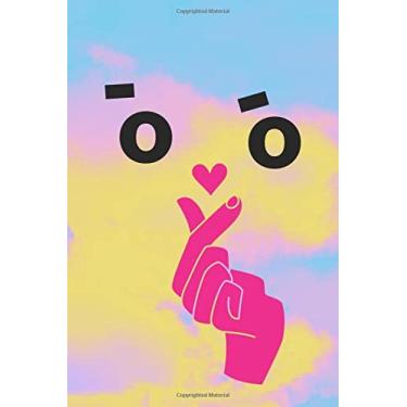 Imagem de oo: Writing Journal: K-pop notebook with finger heart sign and Kawaii Face Emoji is great for your ideas, BIAS photo cards, writing lyrics, idol’s bio. 6x9 inches Blank Dotted Notebook. Saranghae!