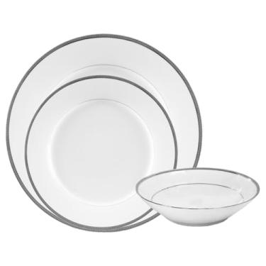 Imagem de Jogo de jantar em porcelana de alta qualidade da marca japonesa Noritake. Composto por 18 peças, sendo 6 pratos rasos, 6 pratos fundos e 6 pratos de sobremesa.